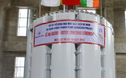 Da Nhim HP Extension Project发电机的转子已成功安装