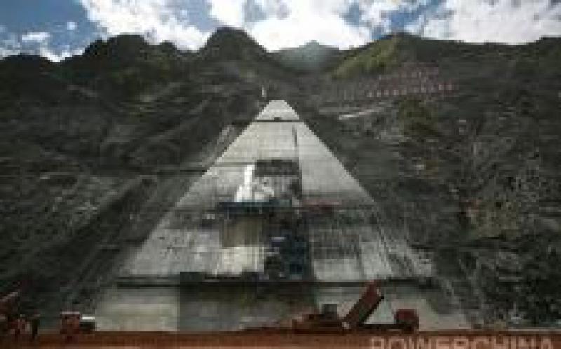 两河口水电站大坝心墙盖板混凝土浇筑提前完成