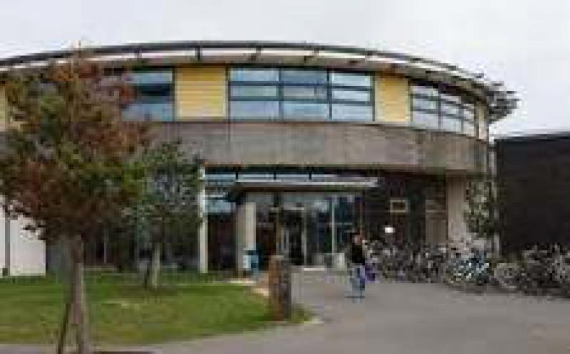 新型固态电池充满电仅需1小时