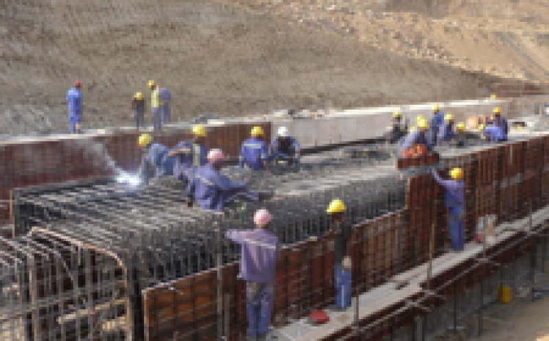 赞比亚下凯富峡水电站引水系统首仓混凝土开始浇筑