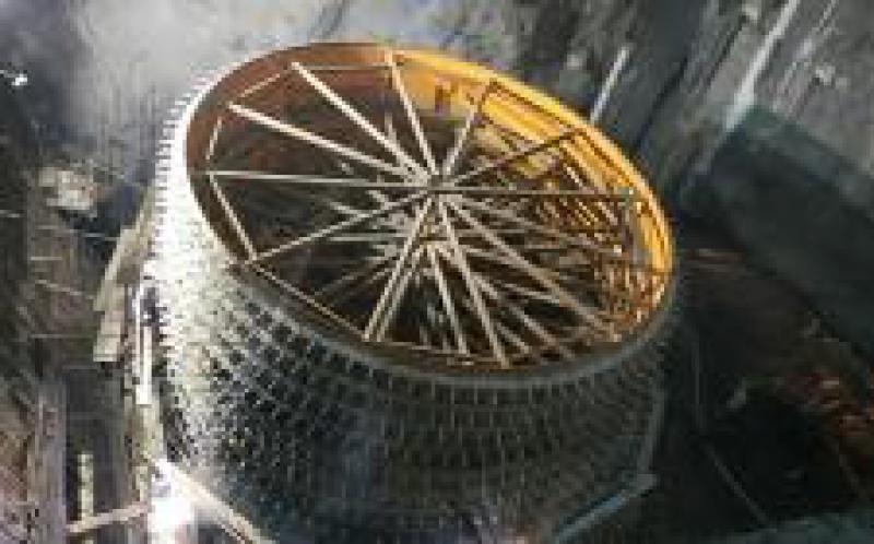 世界首台百万机组尾水肘管安装完成