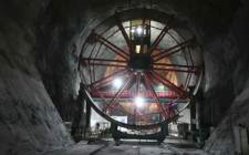 乌东德左岸地下电站压力钢管全部安装焊接完成