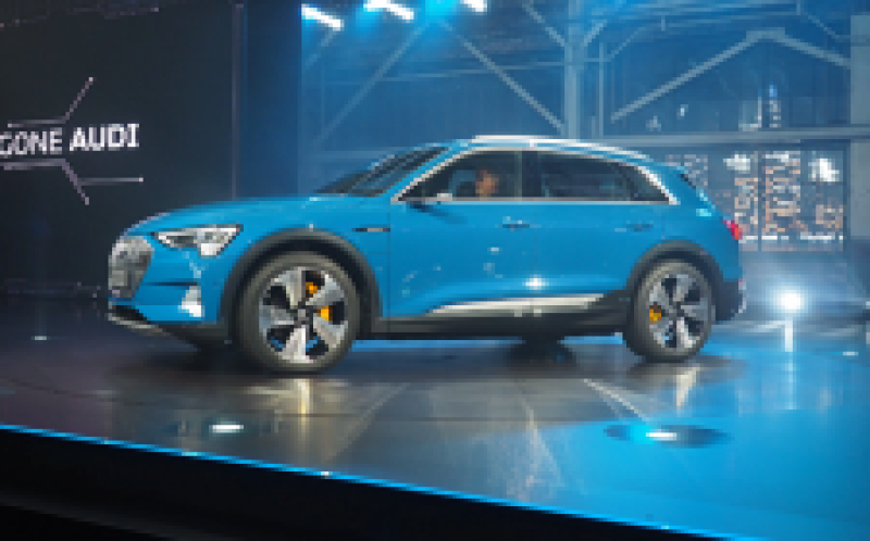 奥迪e-tron SUV与特斯拉Model X→Just The Facts
