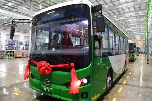 银川比亚迪新能源汽车基地首车下线