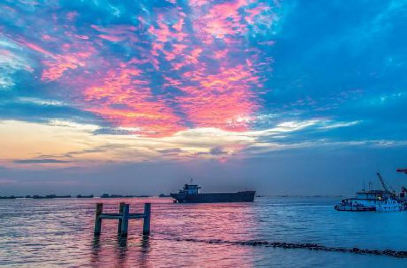 中国首个公开进口LNG窗口期产品成交1亿立方米