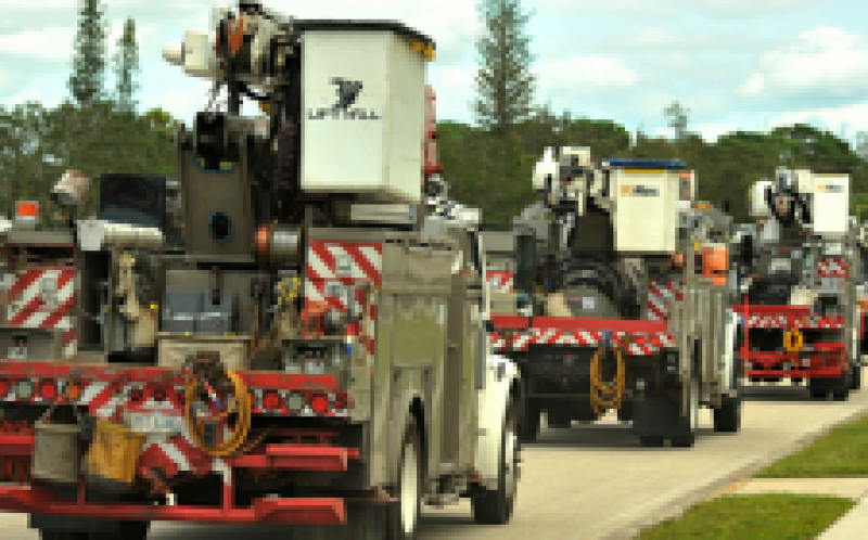 随着风暴的进展，电力行业对飓风迈克尔的反应正在进行中