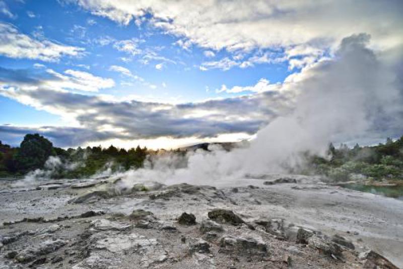 海拔最高、国内单机容量最大的地热发电机组顺利投产发电