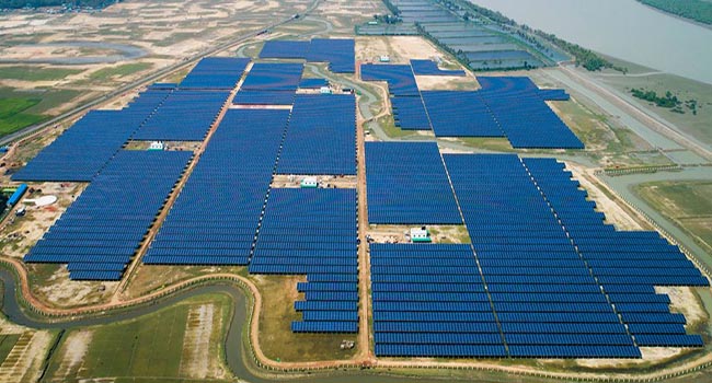  随着太阳能发电场和屋顶板，孟加拉国向绿色电力目标迈进