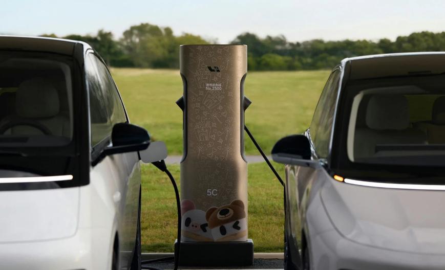 李想为纯电用户兑现承诺，5C超充站数量已超特斯拉