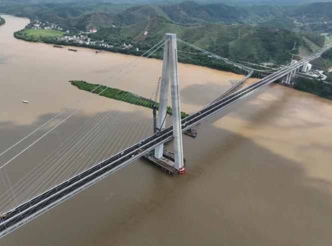 世界首座独塔斜拉-悬吊协作体系桥藤州浔江大桥顺利通车