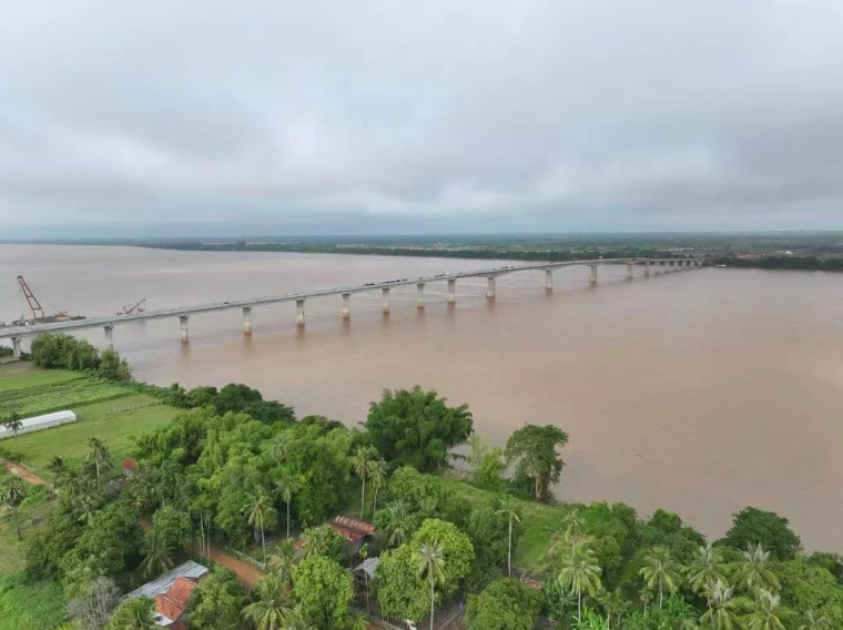柬埔寨桔井湄公河特大桥合龙