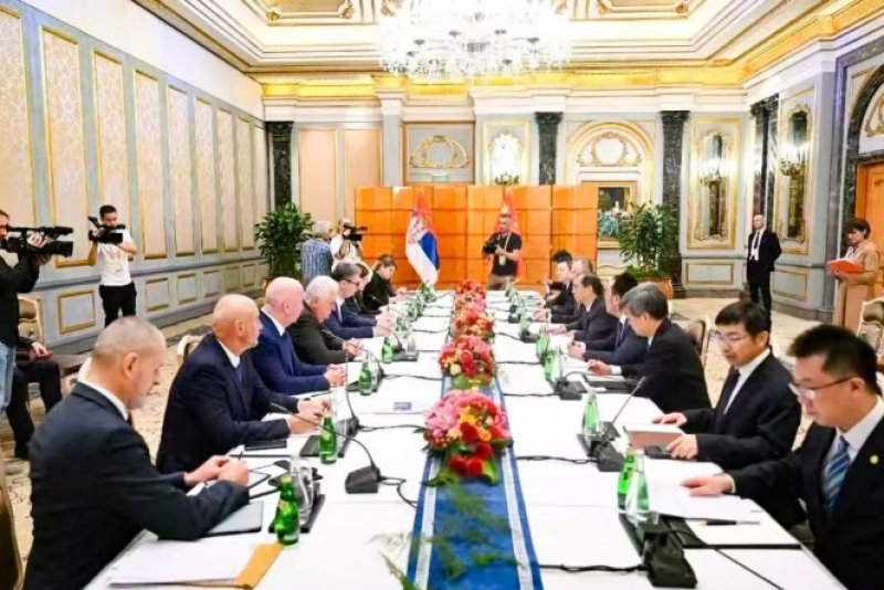 乔旭斌拜会塞尔维亚总统武契奇