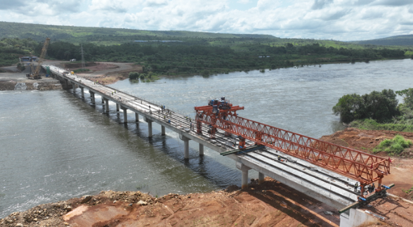 几内亚阿玛利亚水电站下游交通桥主体结构完成