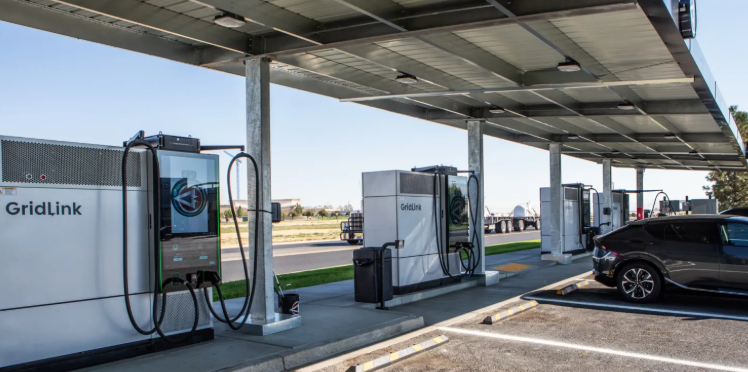 XCharge北美公司在俄勒冈州启用太阳能储能充电站