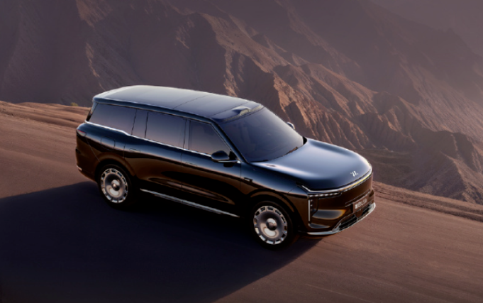 上汽集团旗下高端品牌智己全新辅助驾驶系统发布，旗舰SUV LS9上市