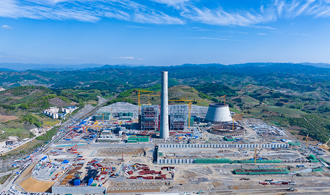 中国能建湖南火电承建的贵州2×660兆瓦煤电项目1号机组发电机穿转子一次成功