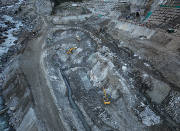 尼泊尔马楠马相迪水电站推进主体混凝土工程施工