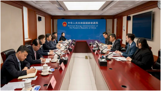 国家能源局负责人会见新加坡贸工部副常秘 深化中新能源领域合作