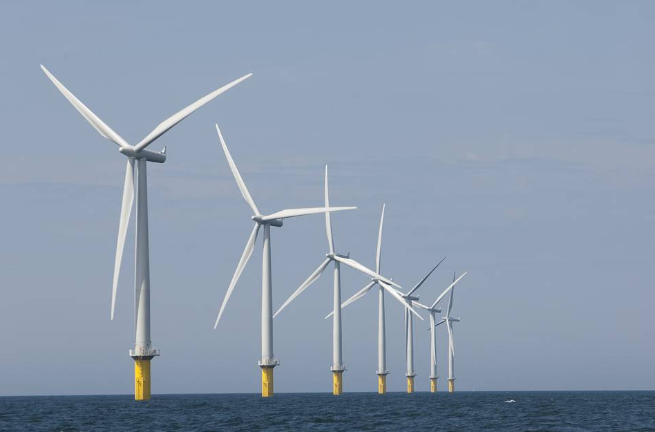 台湾近海海龙海上风电场三期首台涡轮机安装完成