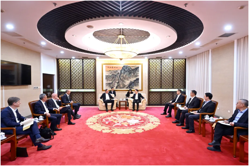 国家发改委主任会见大众汽车集团管理董事会主席奥博穆