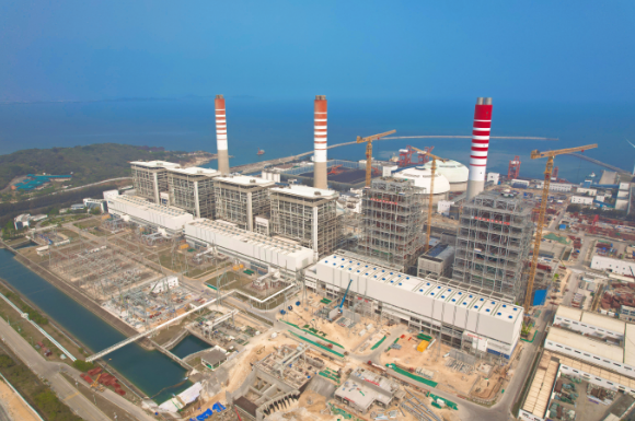 中国能建建筑集团华能海门百万项目5号机组高厂变顺利吊装就位